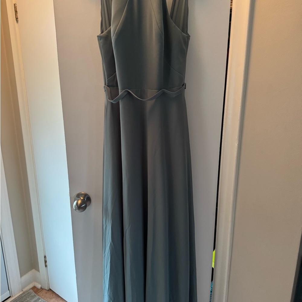 Elegant Sleeveless eucalyptus colour Dress. Size 8 great from grad-prom